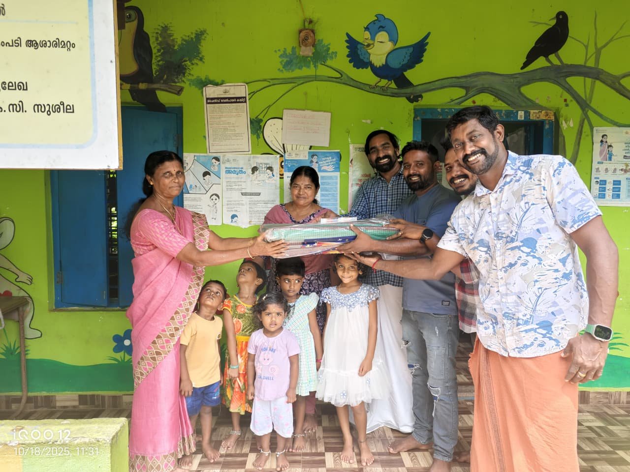 അംഗണവാടി കുട്ടികൾക്കുള്ള അവശ്യ വസ്തുക്കൾ കൈമാറി